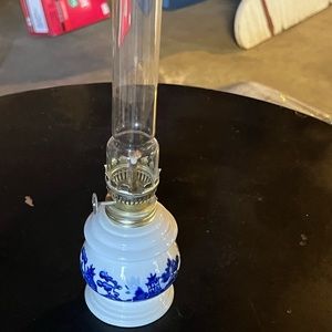 Blue willow oil lamp